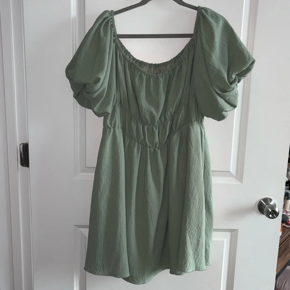 Off-Shoulder Green Mini Dress - Picture 3 of 5